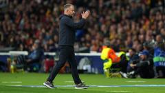 Hansi Flick applauds Barcelona crowd